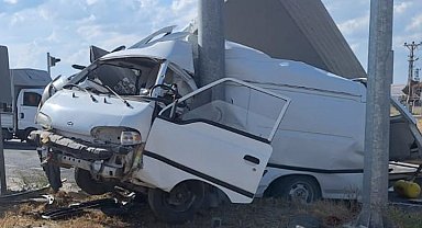 Çorum'da 2 kamyonet çarpıştı; 5 yaralı