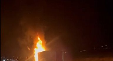 Çorum'da TIR alev alev yandı