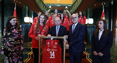 Cumhurbaşkanı Erdoğan, A Milli Kadın Voleybol Takımı'nı kabul etti