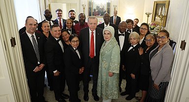 Cumhurbaşkanı Erdoğan, Blair House çalışanlarıyla hatıra fotoğrafı çektirdi