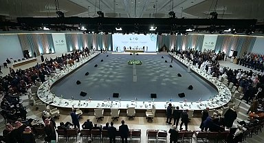 Cumhurbaşkanı Erdoğan, İslam İşbirliği Teşkilatı-Arap Ligi Olağanüstü Zirvesi'ndeki aile fotoğrafı çekimine katıldı