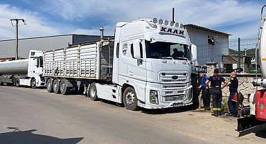 Damperi elektrik tellerine temas edince akıma kapılan kamyon sürücüsü ağır yaralı