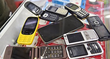 Dijital bağımlılığa, velilerden 'tuşlu telefon' tedbiri