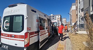 Diyarbakır'da 5 katlı binada yangın; 4 kişi dumandan etkilendi