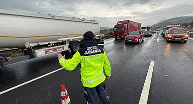 Düzce'de otoyolda zincirleme kaza: 1 ölü, 2 yaralı