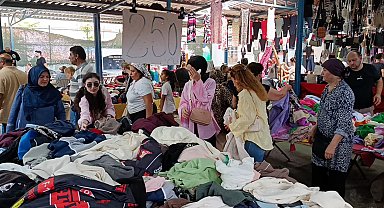 Edirne'de sınır kapılarında gurbetçi yoğunluğu bitti, Bulgar turistler yeniden alışverişe başladı