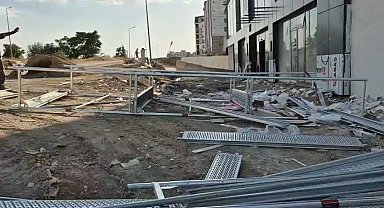 Elazığ'da iskele çöktü: 2 işçi yaralı