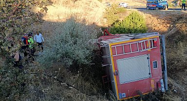 Elazığ'da yangına giden itfaiye aracı şarampole yuvarlandı: 2 yaralı