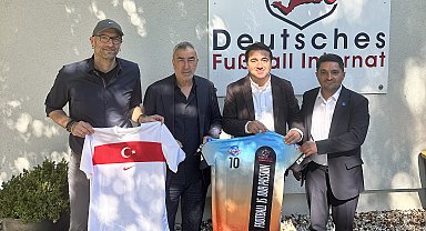 Emrah Bayraktar ve Samet Aybaba Almanya'da temaslarda bulundu