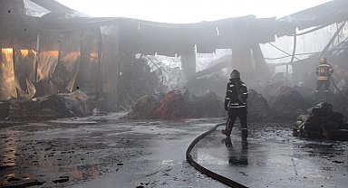 Erzurum'da terlik fabrikasının hammadde deposunda yangın - Yeniden