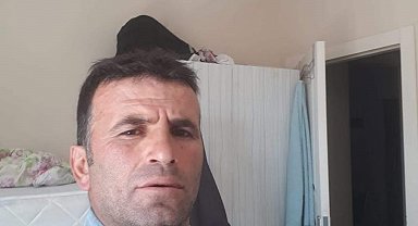 Eşini porselen bardakla başına vurarak öldürdü