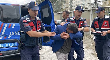 Eşini porselen bardakla başına vurarak öldürdü