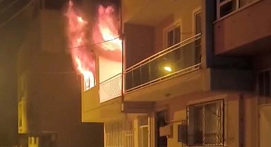 Evini ateşe veren baba öldü, oğlu yaralandı