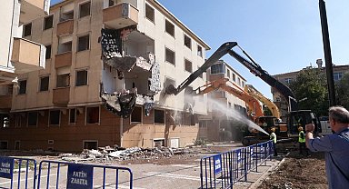 Fatih'te kentsel dönüşüm kapsamında Atılgan Sitesi yıkıldı