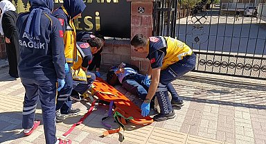 Hafif ticari araç, otomobile çarptı; 4 yaralı