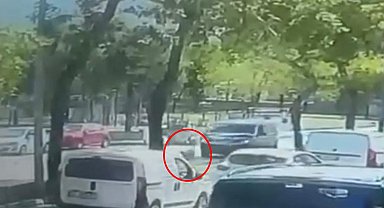 Hafif ticari aracın çarptığı yaya öldü: kaza kamerada
