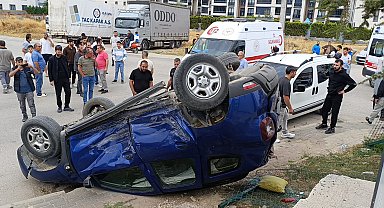 Hafif ticari araçla çarpışan cip takla attı; 3 yaralı