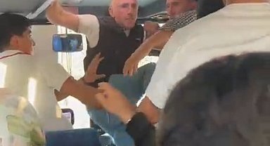 Halk otobüsünde, şoför ile yolcunun kavgası kamerada