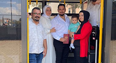 Halk otobüsüyle kendilerini nikaha yetiştiren sürücüyü şahit yaptılar