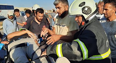 Hatay'da 2 otomobil çarpıştı; 4 yaralı