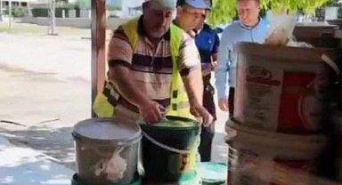Hatay'da 800 kilo bozuk turşu imha edildi