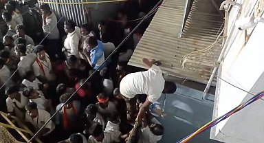 Hindistan'da miting alanında izdiham: 38 ölü, 58 yaralı