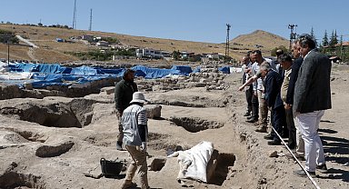 İç Anadolu'nun en büyük mozaik kazı çalışmasında, çocuk ve yetişkin mezarları bulundu