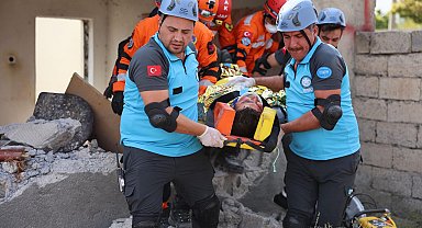 Iğdır'da 715 personelin görev aldığı deprem tatbikatında, enkaz altında kalan 4 kişi kurtarıldı