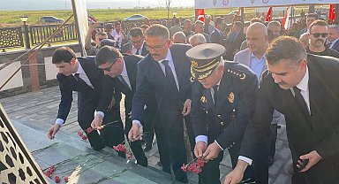 Iğdır'da şehit 13 polis dualarla anıldı