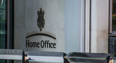 İngiltere'de vize süresi dolan yabancı öğrenciler sınır dışı edilecek