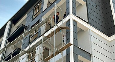 İnşaatta boya yapan işçi, 4'üncü kattan düşüp öldü