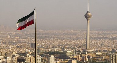 İran: Hasar gören nükleer tesisler yeniden inşa edilecek