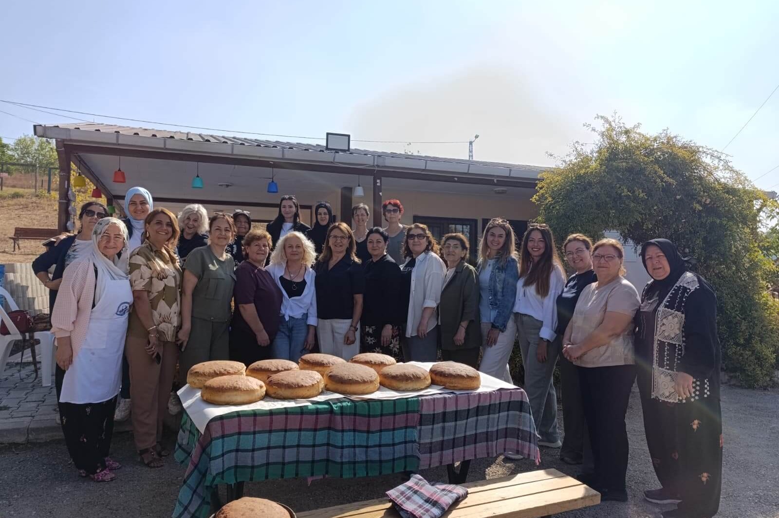 İrfaniye'de ekmekler kadın dayanışmasıyla pişti