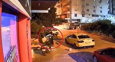 İş yerine ateş açıp patenle kayarak kaçtı