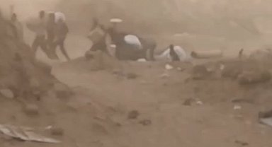 İsrail'in Zikim'de un taşıyan Filistinliler'e ateş açtığı görüntüler ortaya çıktı