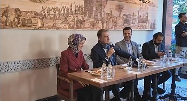 İstanbul - AK Parti Sözcüsü Ömer Çelik, Üsküdar'da 'Türkiye Yüzyılı Buluşmaları' programına katıldı.