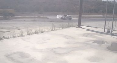 İstanbul - Arnavutköy'de 2 motosikletin U dönüşü yapan otomobile çarptığı anlar kamerada