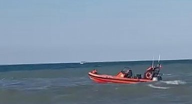 İstanbul - Arnavutköy'de denizde kaybolan yabancı uyruklu kadın kurtarıldı, yanındaki erkek hayatını kaybetti