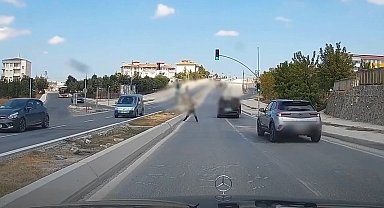 İstanbul - Arnavutköy'de tartıştığı otomobil sürücüsüne taşla saldıran kişi yakalandı