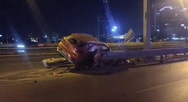 İstanbul - Ataşehir TEM bağlantı yolunda otomobil bariyere çarptı: 1'i ağır 3 yaralı