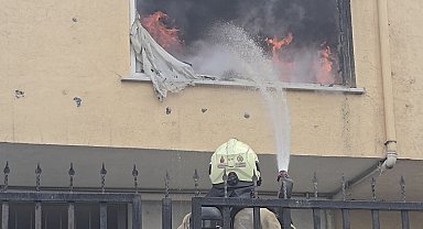 İstanbul - Ataşehir'de 5 katlı binada çıkan yangın söndürüldü