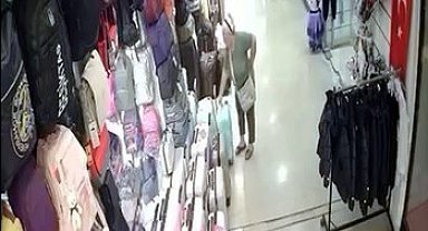 İstanbul - Avcılar'da apartman girişlerindeki diafonları çalıp kaçan şüpheli kamerada