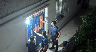 İstanbul- Avcılar'da evdekileri tehdit etti, bıçakla kendini yaraladı; polise saldırınca bacağından vuruldu