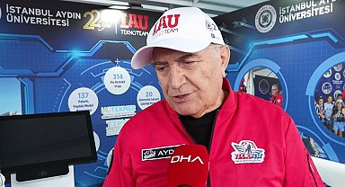 İstanbul Aydın Üniversitesi Mütevelli Heyet Başkanı Prof. Dr. Aydın, TEKNOFEST'i ziyaret etti