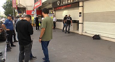 İstanbul - Bağcılar'da caddeki kuyumcuyu güpegündüz soymaya kalktılar