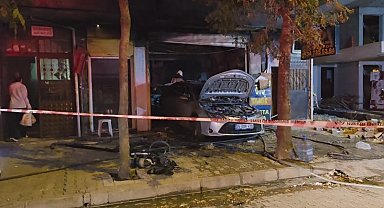 İstanbul - Bahçelievler'de oto tamirhanesinde yangın; 2 araç kullanılamaz hale geldi