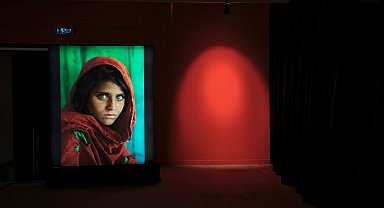 İstanbul- Bakan Ersoy, İstanbul Kültür Yolu Festivali sergilerini gezdi