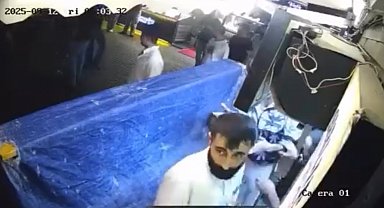 İstanbul-Beşiktaş'ta yürürken çarpışan grubun tekme ve yumruklu kavgası kamerada: 5 gözaltı