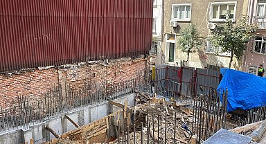 İstanbul- Beyoğlu'nda inşaatta göçük; beline kadar toprağa gömülen işçiyi arkadaşları kurtardı