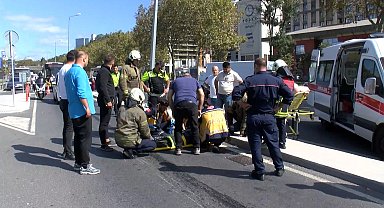 İstanbul- Beyoğlu'nda yola dökülen yağ kazaya neden oldu